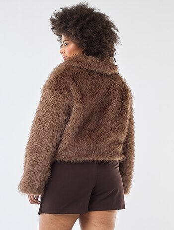 Blusão em pelo sintético