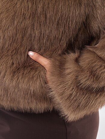 Blusão em pelo sintético