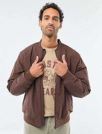 Blusão estilo aviador com bolso com fecho no braço