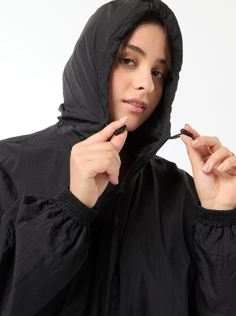 Blusão impermeável estilo corta-vento com capuz Preto - Kiabi