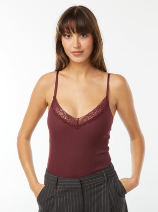 Body canelado liso com renda