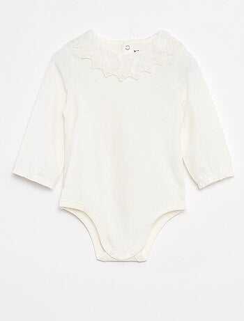 Body com
cabeção de renda