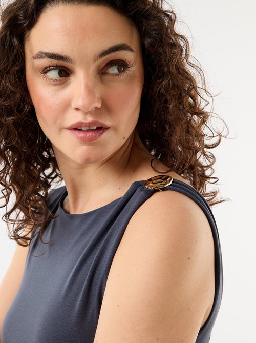 Body com costas decotadas e joia dourada - Kiabi