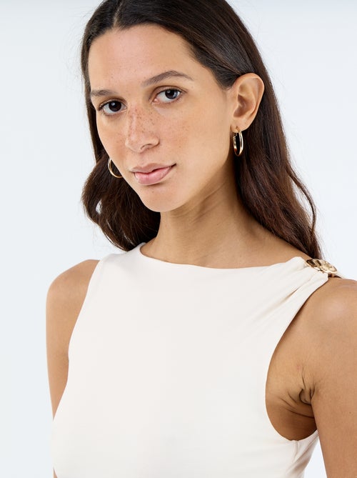 Body com costas decotadas e joia dourada - Kiabi