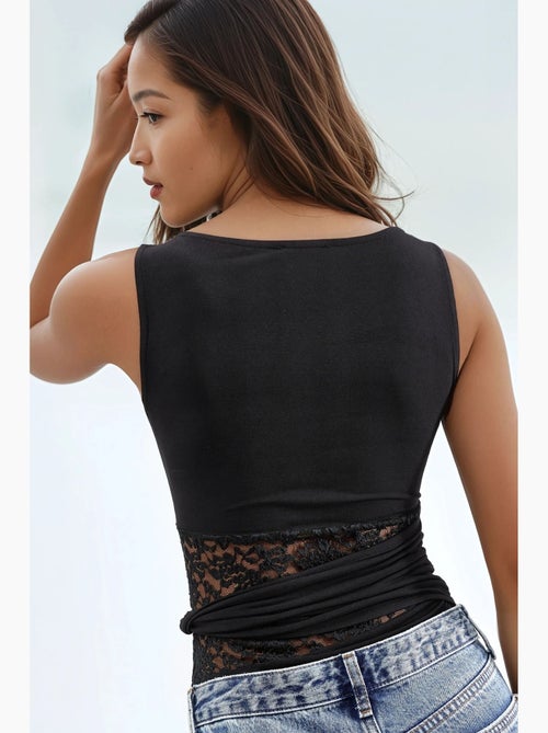 Body com recortes e detalhes em renda hiccup - Kiabi Body com recortes e detalhes em renda hiccup - Kiabi