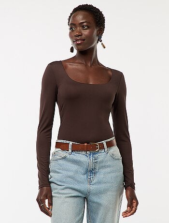 Body de mangas compridas e gola redonda