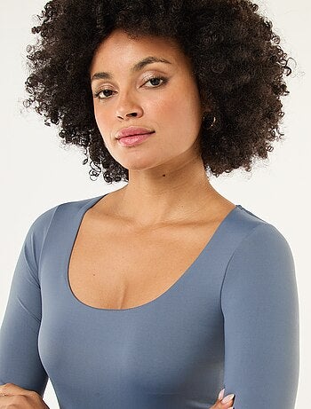 Body de mangas compridas e gola redonda