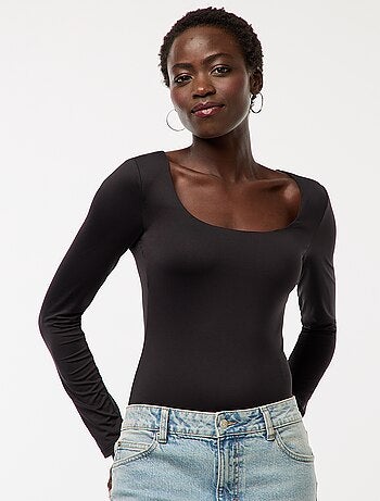 Body de mangas compridas e gola redonda