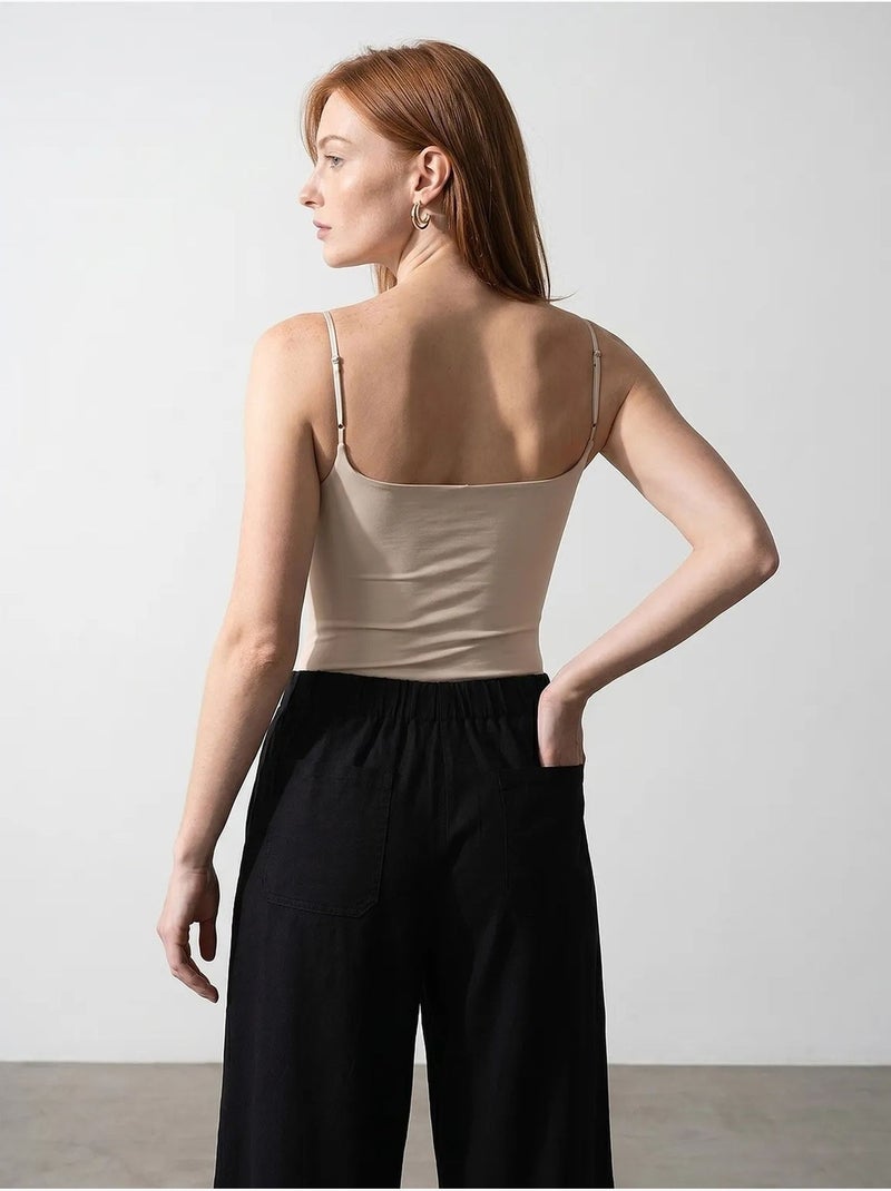 Body de nylon sem mangas com decote quadrado dilvin Bege-argila - Kiabi