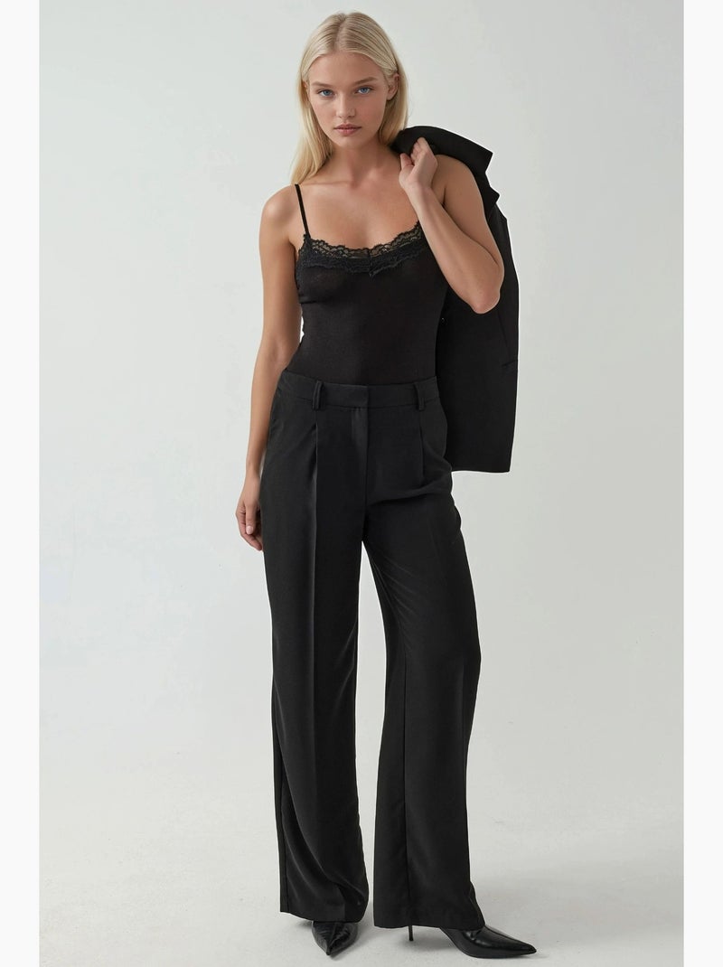 Body de renda com decote em v e corte slim hiccup Preto - Kiabi