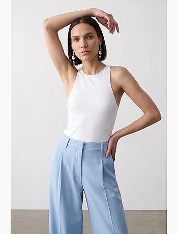 Body em jersey slim fit com decote halter dilvin