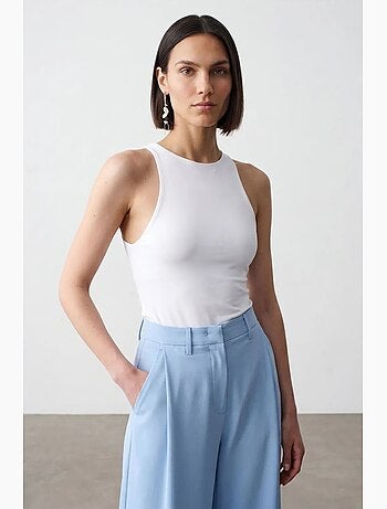 Body em jersey slim fit com decote halter dilvin