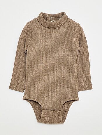 Body em malha piqué com gola alta
