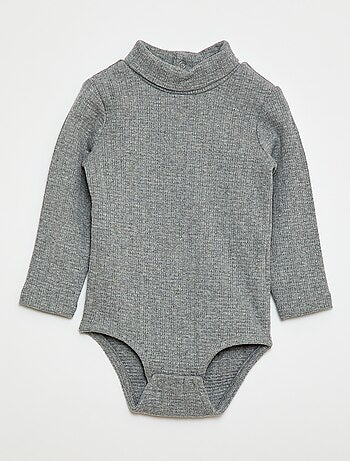 Body em malha piqué com gola alta
