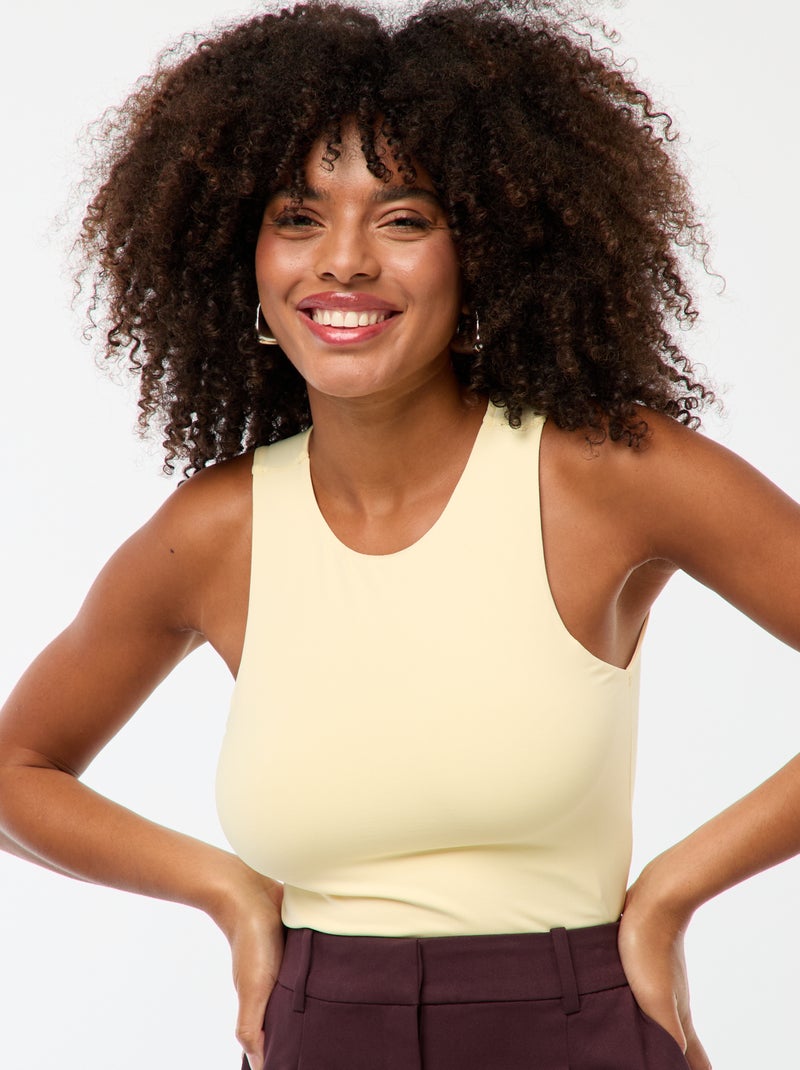Body em microfibra com cavas americanas Amarelo - Kiabi