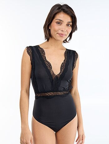 Body liso com renda