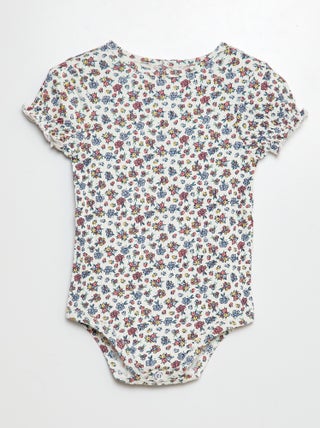 Body nervurado com motivo floral
