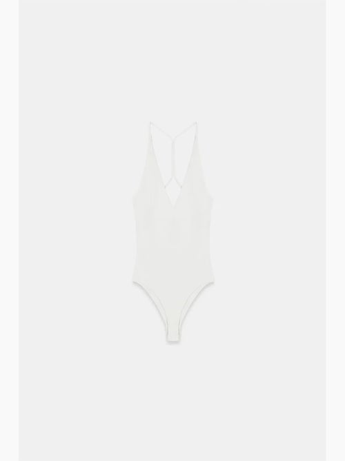 Body recortes decote halter justo dilvin - Kiabi Body recortes decote halter justo dilvin - Kiabi