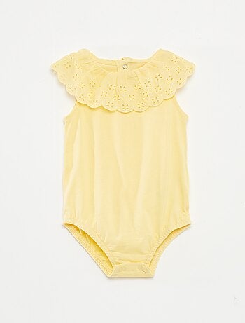 Body sem mangas com gola larga e bordado inglês