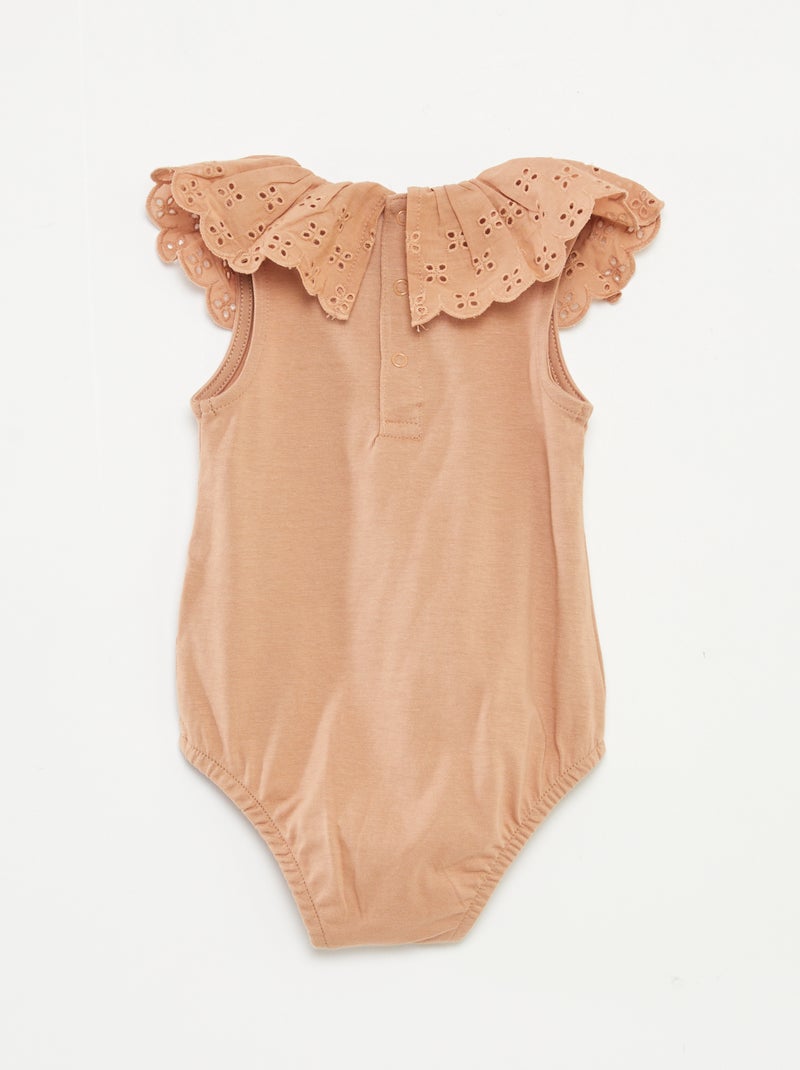 Body sem mangas com gola larga e bordado inglês CASTANHO - Kiabi