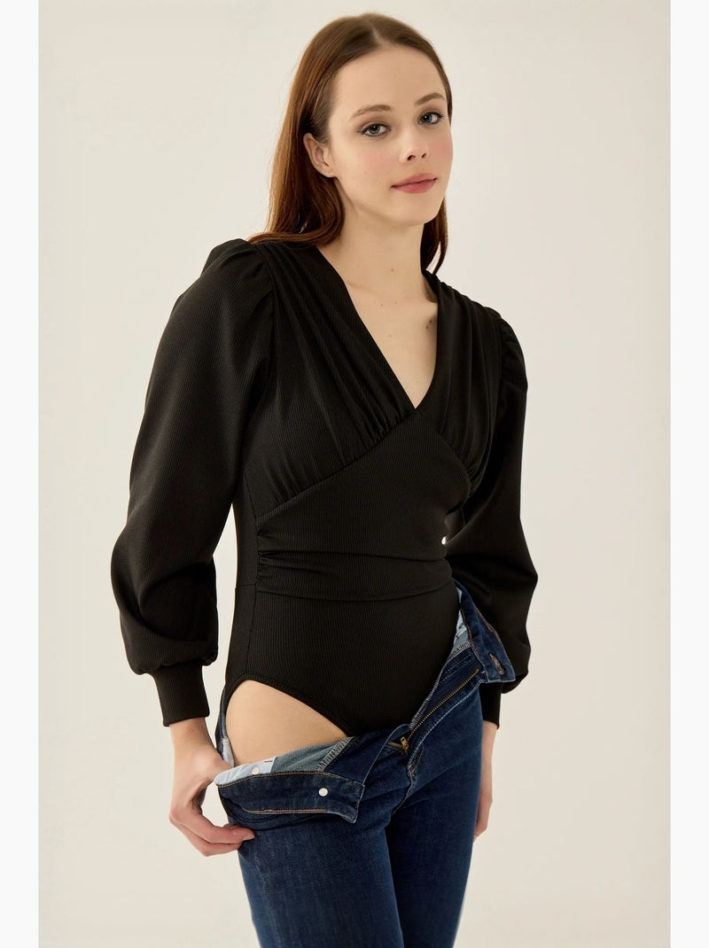 Body slim fit com decote em v e mangas balão hiccup Preto - Kiabi