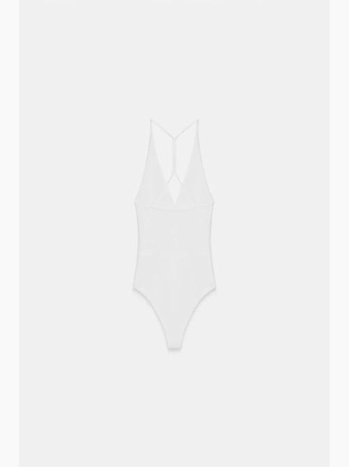 Body slim fit com recortes e decote halter dilvin - Kiabi Body slim fit com recortes e decote halter dilvin - Kiabi