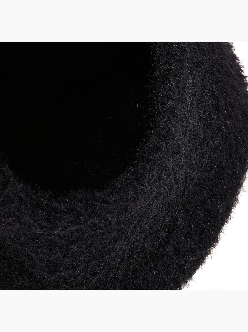 Boina Preta Feminina Vero Moda com Pena Preto - Kiabi