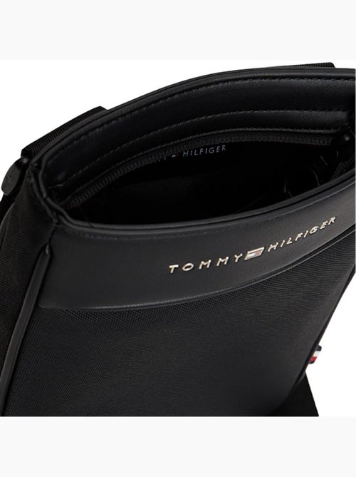 Bolsa Tiracolo Tommy Hilfiger Foundation Mini Preta para Homem - Kiabi Bolsa Tiracolo Tommy Hilfiger Foundation Mini Preta para Homem - Kiabi