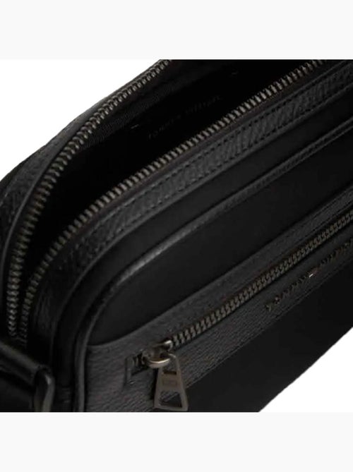 Bolsa Tiracolo Tommy Hilfiger Repreve Preta para Homem - Kiabi Bolsa Tiracolo Tommy Hilfiger Repreve Preta para Homem - Kiabi