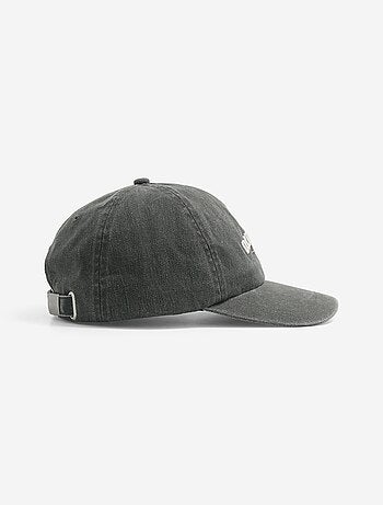 Boné ajustável com velcro