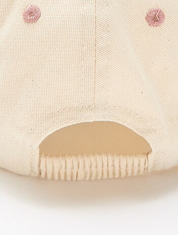 Boné bordado em tecido