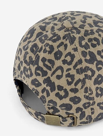 Boné com estampado de leopardo