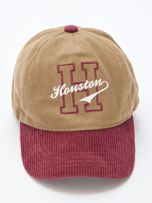 Boné com pala em material canelado - Kiabi