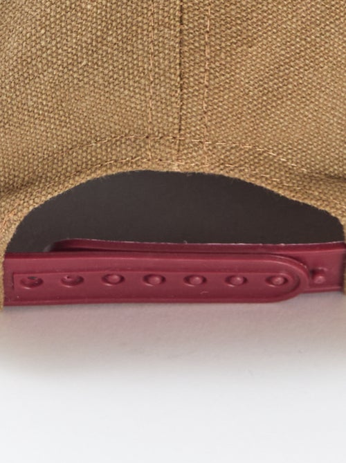 Boné com pala em material canelado - Kiabi