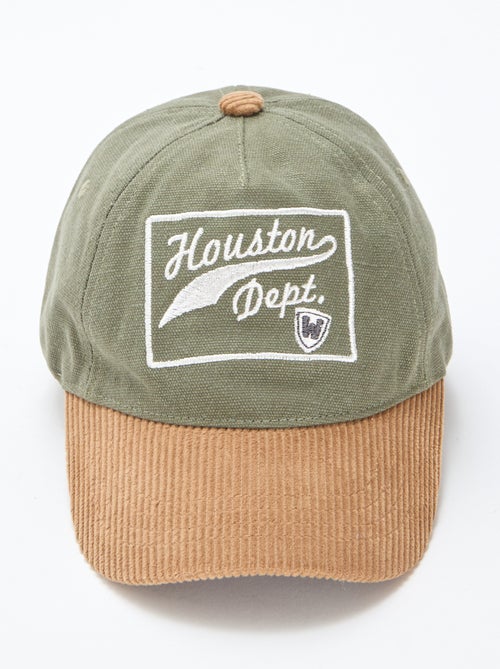 Boné com pala em material canelado - Kiabi