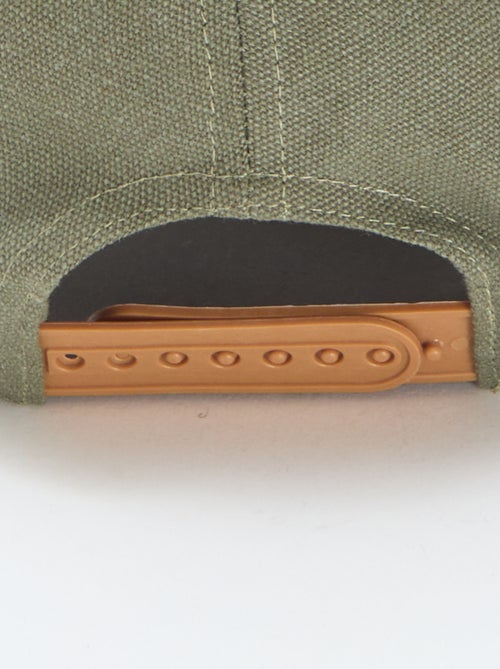 Boné com pala em material canelado - Kiabi