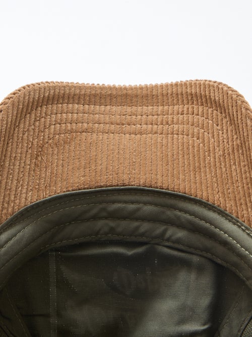 Boné com pala em material canelado - Kiabi