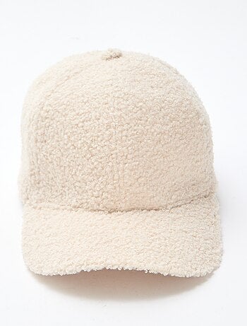 Boné efeito pele de carneiro liso