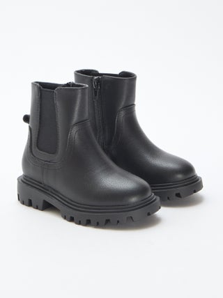 Botas ajustadas em imitação de couro