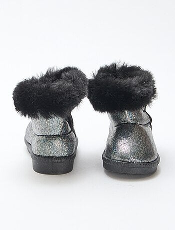 Botas brilhantes com forro