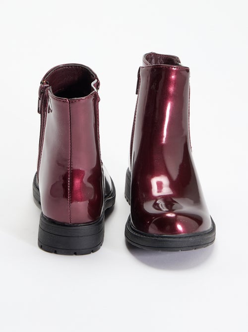Botas Chelsea em imitação de pele com elásticos brilhantes - Kiabi Botas Chelsea em imitação de pele com elásticos brilhantes - Kiabi