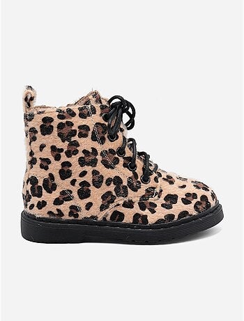 Botas com atacadores