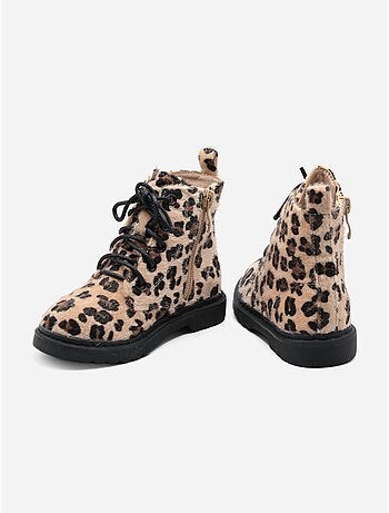 Botas com atacadores