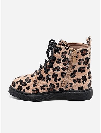 Botas com atacadores