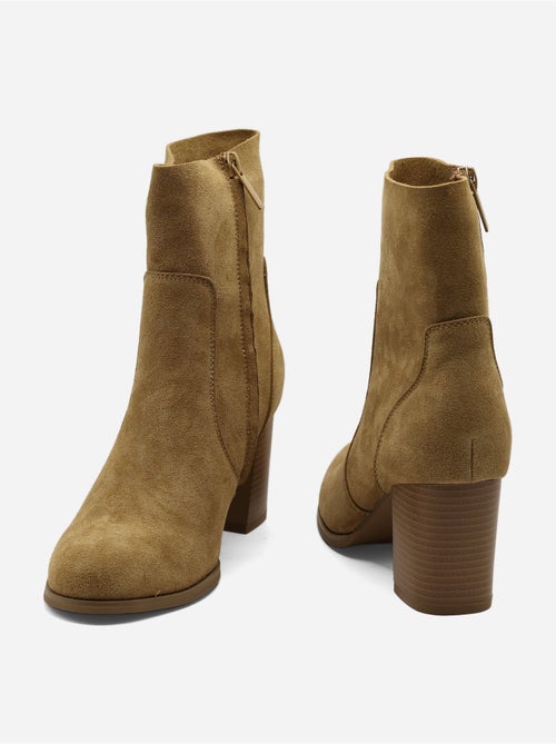 Botas com efeito de camurça - Kiabi Botas com efeito de camurça - Kiabi