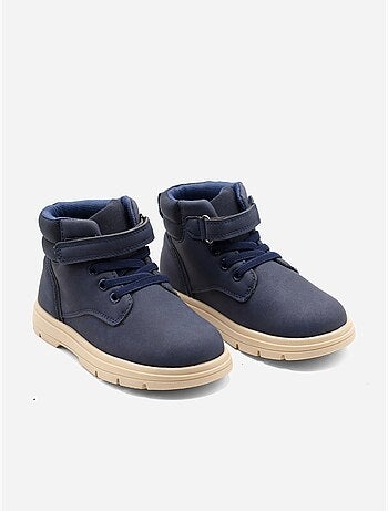 Botas com fecho de velcro
