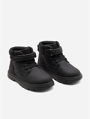 Botas com fecho de velcro