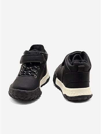 Botas com fecho de velcro