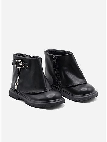 Botas com fecho