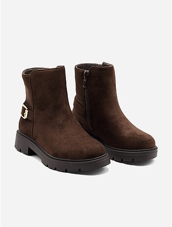 Botas com fivela de ardilão